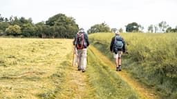 Come scegliere un operatore per viaggi a piedi self-guided: 5 domande da fare prima di prenotare